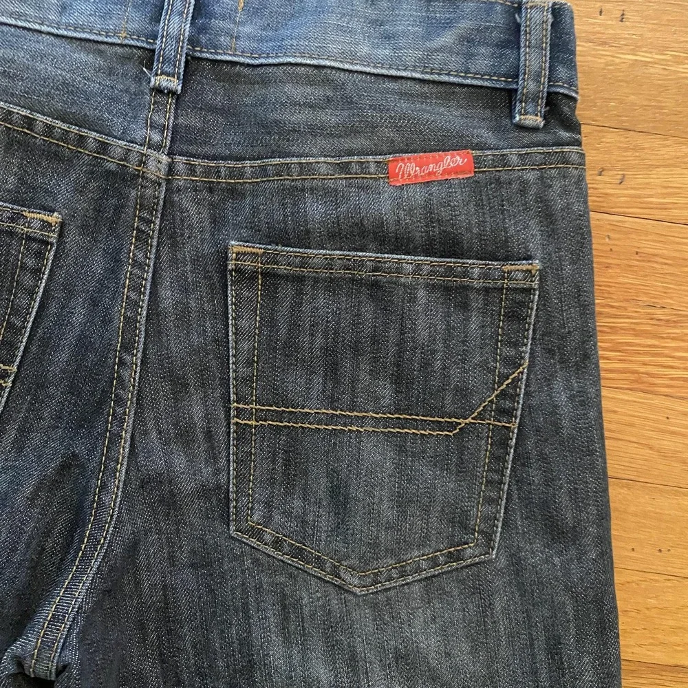 Wrangler Jeans Womens 12 Regular Dark Wash Stretch Denim Mid Rise Classic‎ Fit - Picture 13 of 14